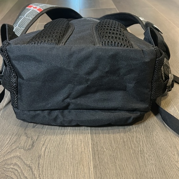 ROOTS Tech Zone Gray Black Backpack NEW - Picture 9 of 16